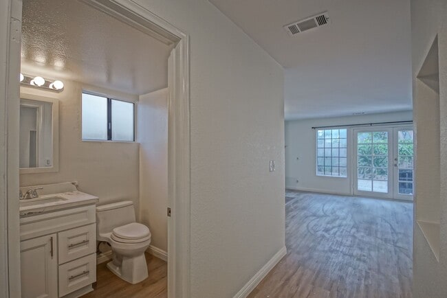 Building Photo - Newly Updated, Detached Rear Townhome w/ S...