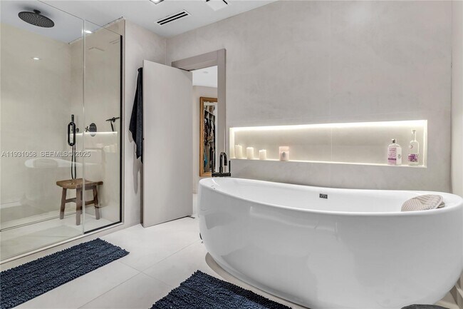 Building Photo - 20281 E Country Club Dr