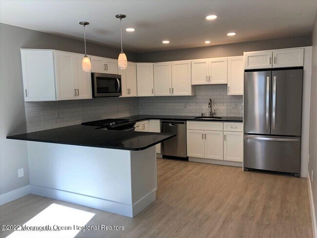 Building Photo - 517 Asbury Ave