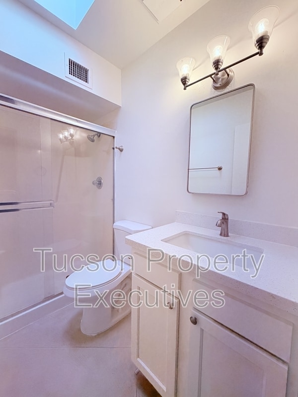 Building Photo - 1328-P1328 W Pennington St