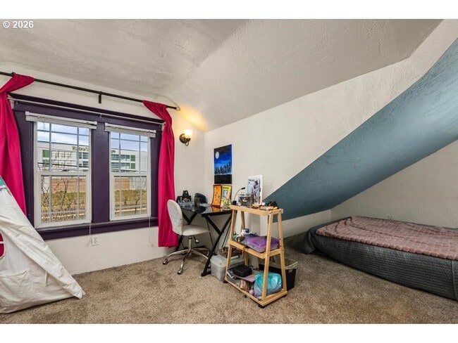 Building Photo - Classic Portland bungalow in Northeast Portland Available July 1st!