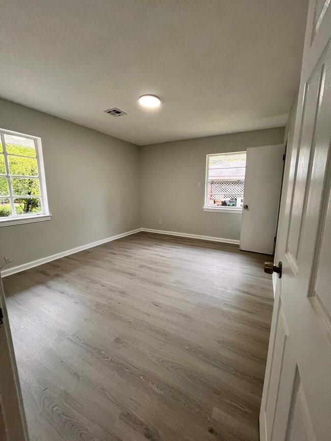 Building Photo - 962 Hanover Dr