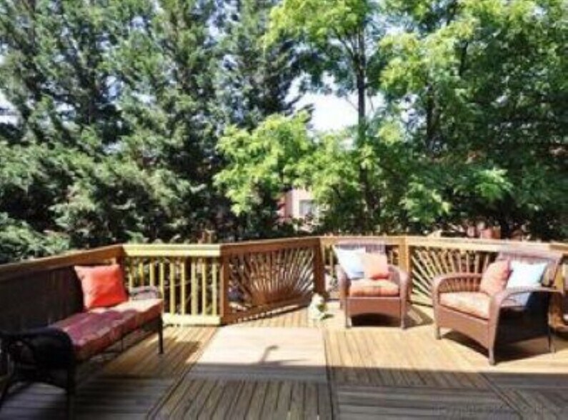 Large deck over private yard - 4422 S Four Mile Run Dr