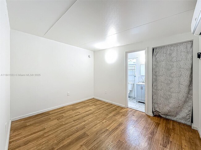 Building Photo - 1110 N 58th Ave
