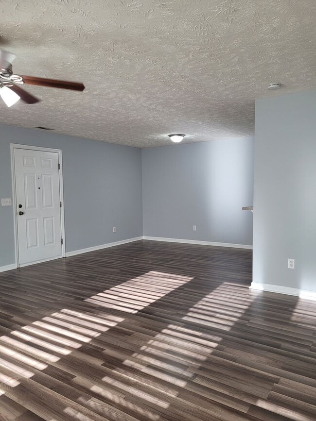 Building Photo - Recently Updated Condo for Home