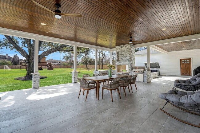 Building Photo - 26511 Meadow Ln