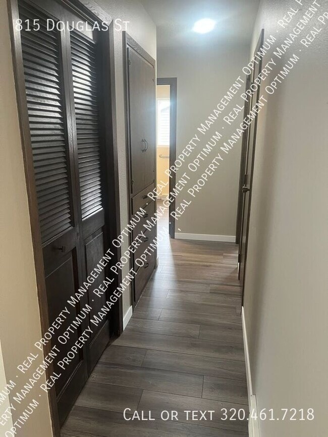 Building Photo - 815 Douglas St