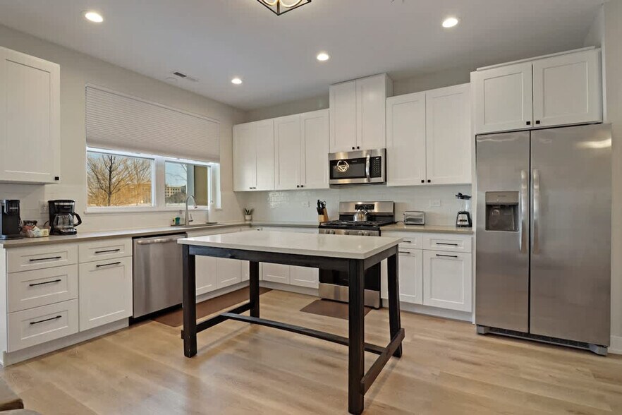 Building Photo - 28415 Torch Pkwy