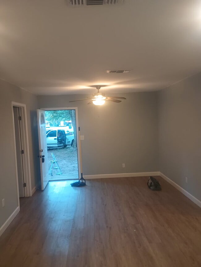 Building Photo - 1105 N 50th Ave