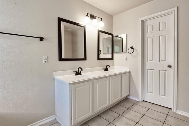 Building Photo - 74 Blue Creek Ct