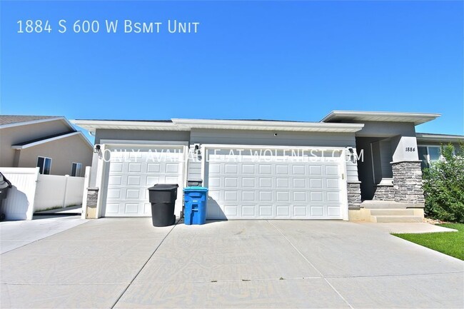 Building Photo - Gorgeous 3 Bed Payson Basement Unit!