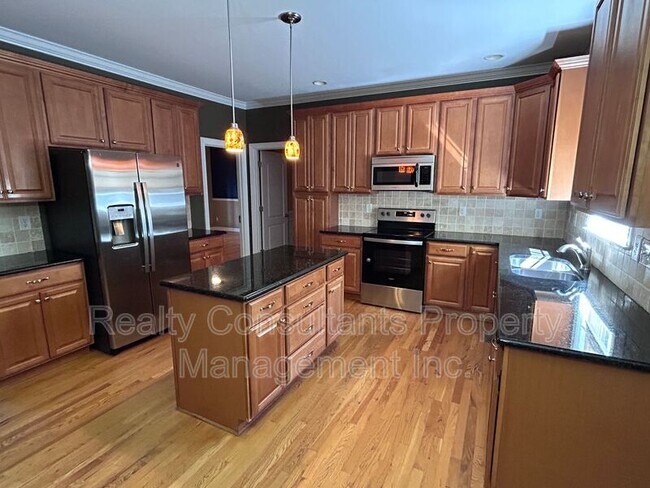 Building Photo - 4540 Pebble Lake Dr