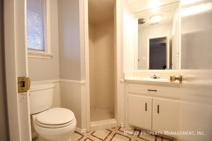 Building Photo - 7908 Aberdeen Ave