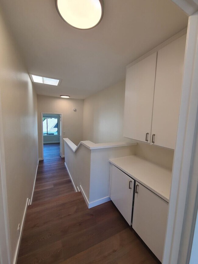 Building Photo - Spacious and remodeled 2 Bed 2.5 baths in ...