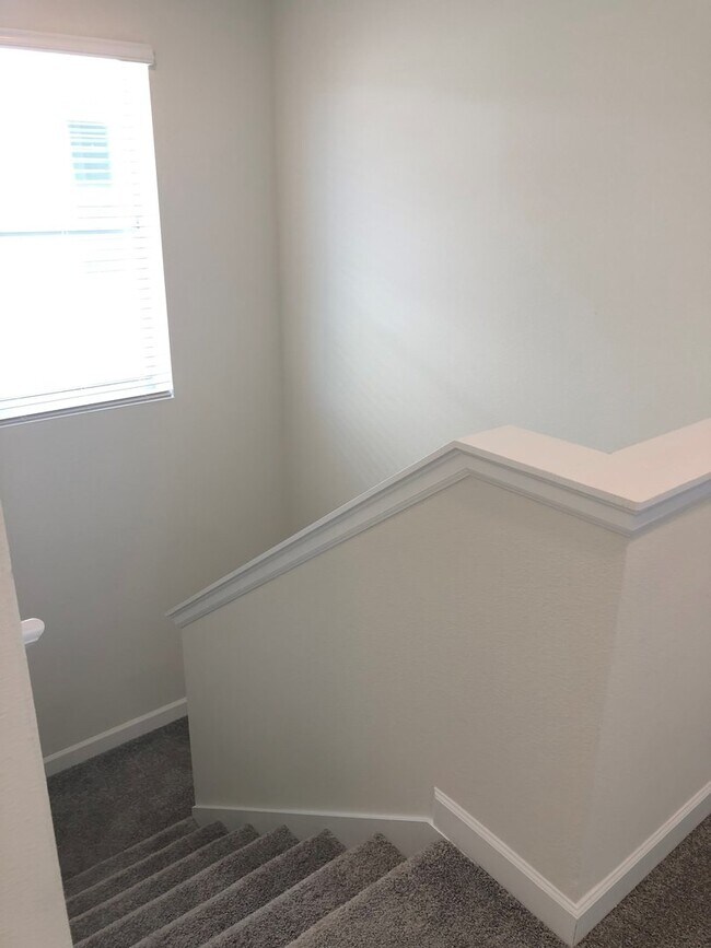 Building Photo - Just Listed!  3/2.5 Located In Beautiful P...