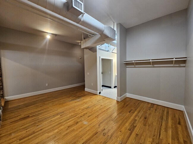 Building Photo - 1417 Market St
