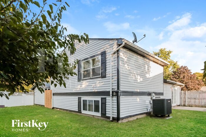 Building Photo - 9318 Kingsboro Cir
