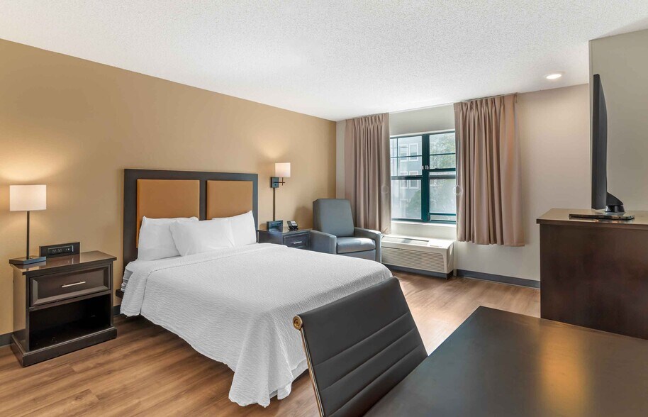 Building Photo - Furnished Studio-Tampa - Airport - Spruce Street