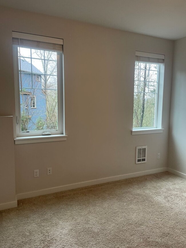 Building Photo - 2 bed/1 bath in Southeast Redmond