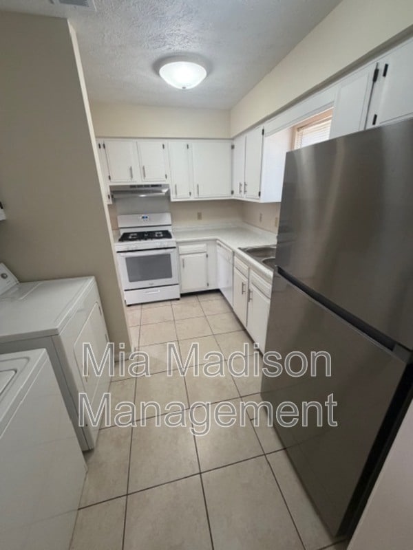 Building Photo - 11 Peach Ct