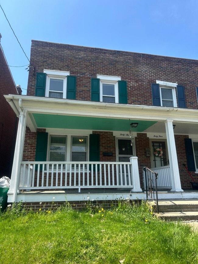 Building Photo - Updated 3 Bedroom, 1.5 Bath Rowhome