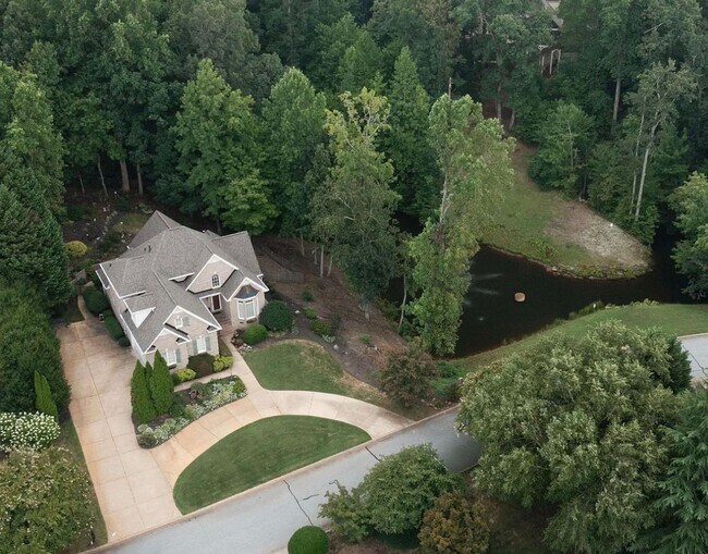 Building Photo - Luxury Waterfront Rental in Gated Montebello Community