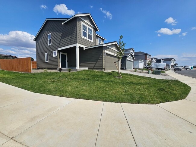 Primary Photo - Stunning 4-Bedroom Pet-Friendly Home for L...
