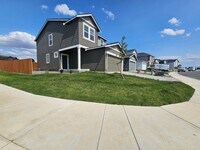 Building Photo - Stunning 4-Bedroom Pet-Friendly Home for L...
