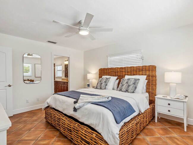 Building Photo - 510 106th Ave N