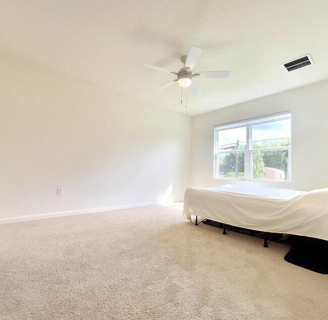 Building Photo - 498 Periwinkle Dr
