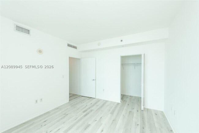 Building Photo - 951 Brickell Ave