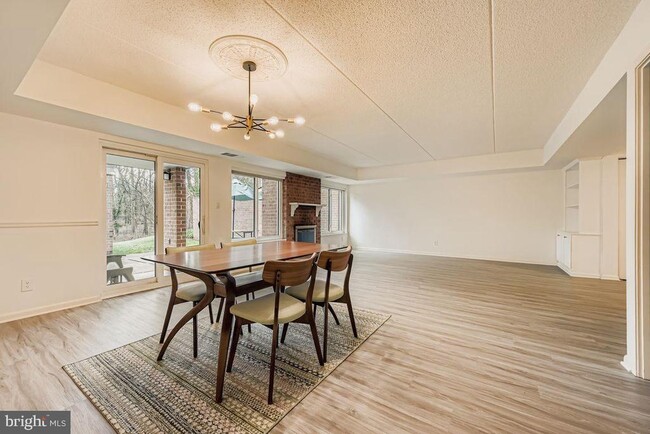 Building Photo - 4 Oakridge Ct