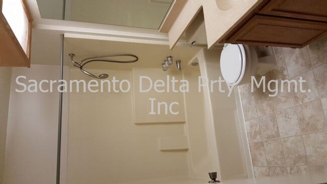 Building Photo - 3 Bedroom Greenhaven Home