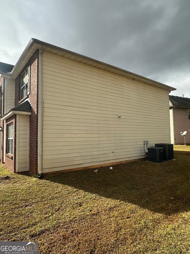 Building Photo - 3682 Fremont Dr