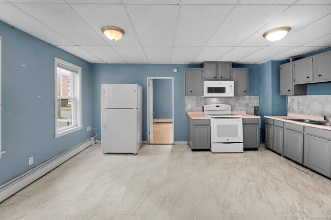 Building Photo - 223 Lawlor St