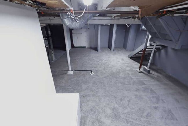 Building Photo - 165 Colony Crescent