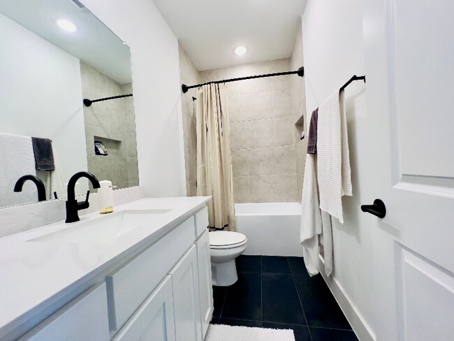 Building Photo - 4231 Splitrock Dr