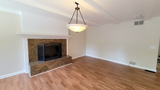 Building Photo - Epic REA - **4 Bedroom, 2.5 Bath - Ranch S...