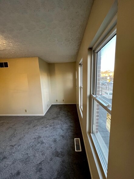 Building Photo - 1639 Summit St