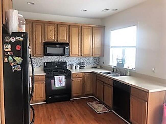 Building Photo - Coming soon - January 2026 Middletown - 3 bedroom, 2.5 bath townhome