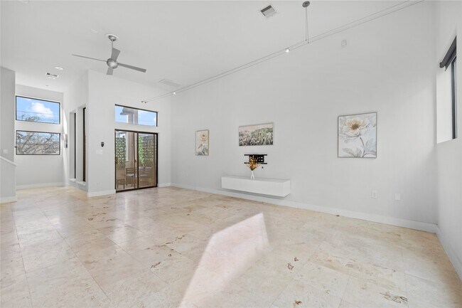 Building Photo - 2417 Charleston St