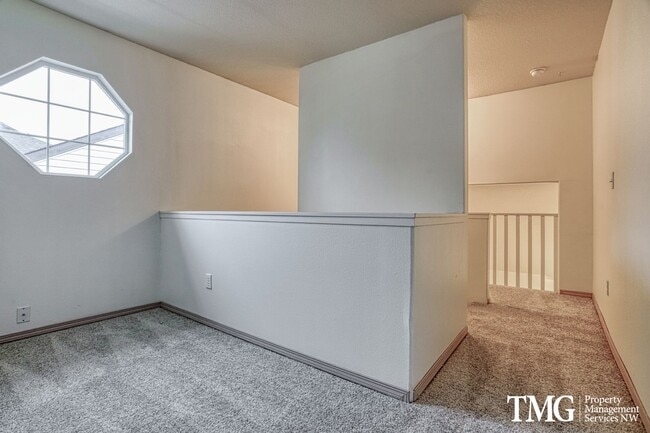 Building Photo - Peaceful 2-bedroom, 2 bath Townhome in thi...