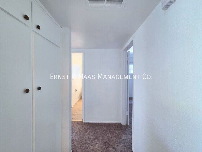 Building Photo - 873 E Turmont St