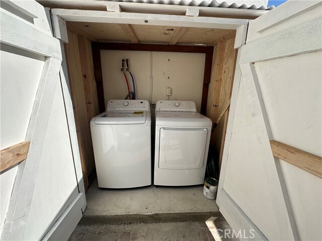 Building Photo - 933 Bayview Dr