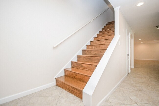 Building Photo - 13240 Trail Hollow Dr