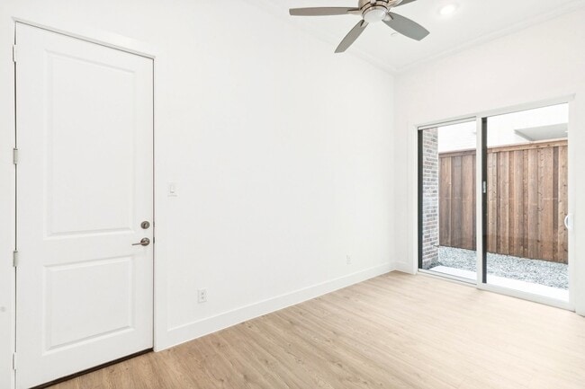 Building Photo - 11992 Dahlia Bay Dr