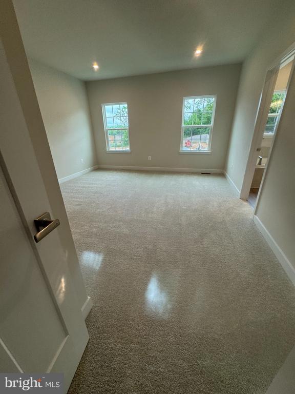 Building Photo - 275 Thoroughbred Ln