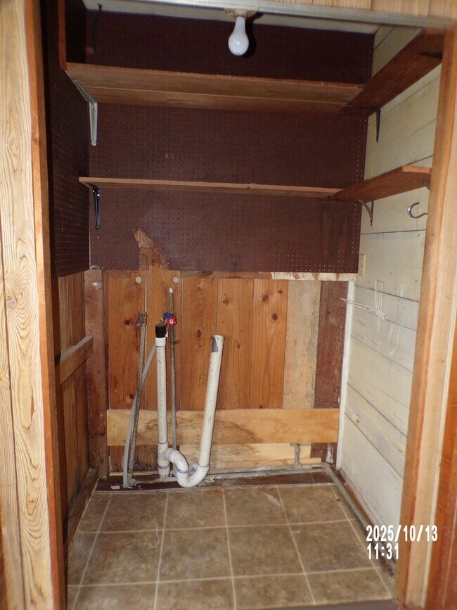 Building Photo - Very nice two-bedroom home located in the Walters area! One Dog under 20 lbs with owner approval!