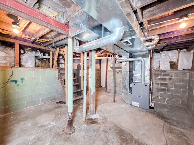 Building Photo - 1208 Koenigstein Ave