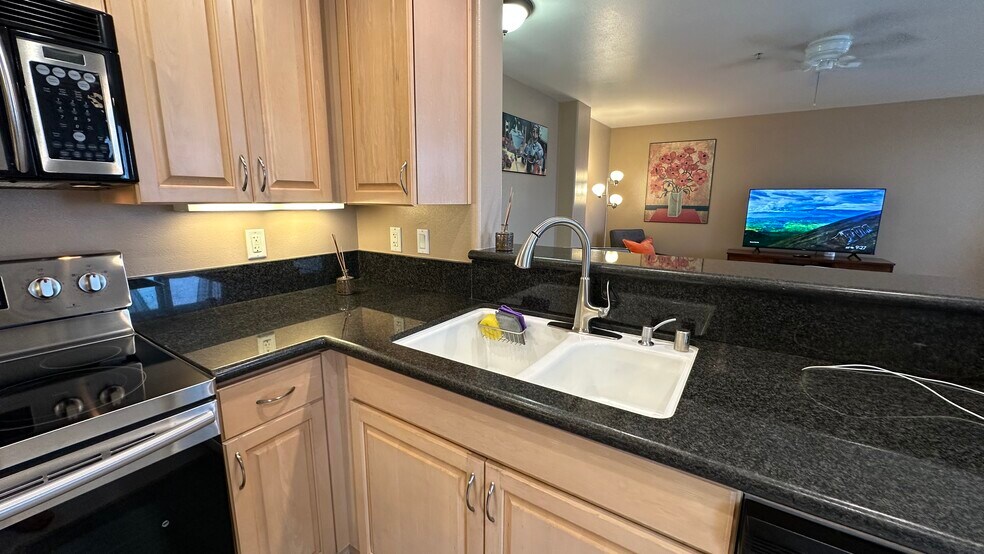 Building Photo - 1601 India St